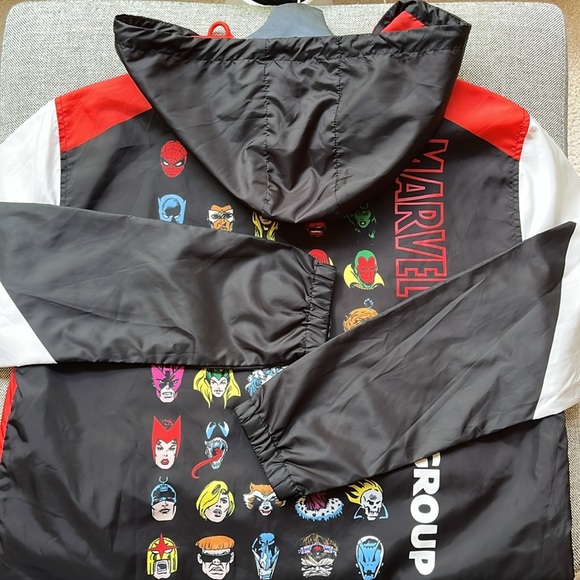 NWOT Marvel Comics Group Hooded Windbreaker Men’s Size: L - Picture 16 of 17